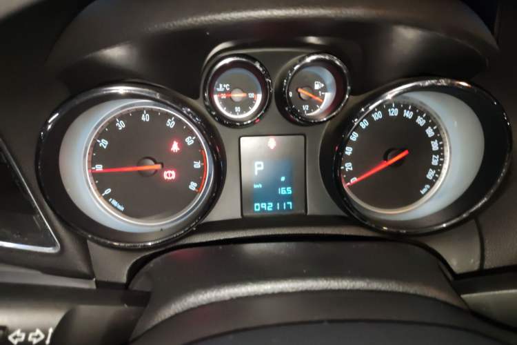 Used Buick Encore 2014 1.4T Automatic Two-Wheel Drive Urban Elite Model Instrument Cluster