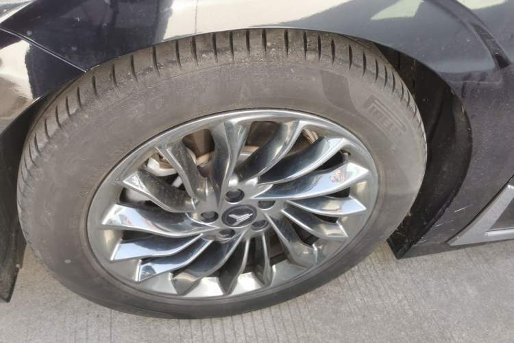 Used VOYAH Dream 2024 PHEV Ultra-Long Range Flagship Edition Exterior 4