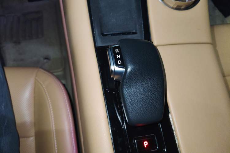 Used Hima AITO M5 2022 Extended-Range Four-Wheel Drive Ultimate Edition Gear Lever