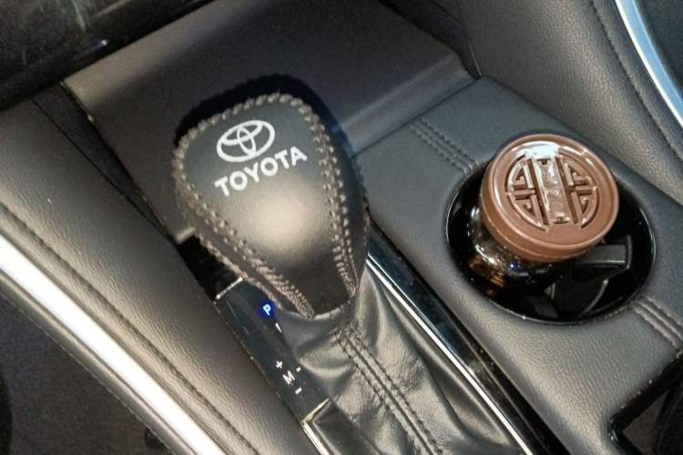 Used Toyota Avalon 2023 2.0L Luxury Edition Gear Lever