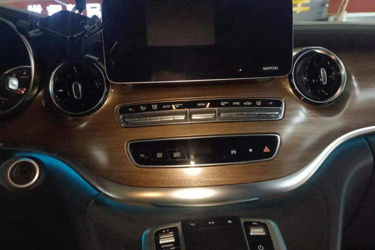 Used Mercedes-Benz V-Class 2021 V 260 L Long Wheelbase Prestige Edition Audio And AC Panel