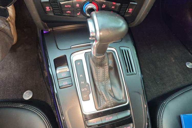 Used Audi A4L 2013 35 TFSI Automatic Standard Model Gear Lever