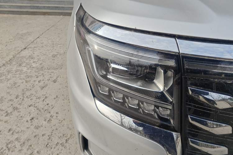Used JAC Refine RF8 PHEV 2024 Zhiling Edition 1.5T 150KM Flagship Model – Lithium Iron Phosphate