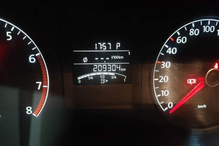 Used Volkswagen Sagitar 2014 Revised Version 1.6L Automatic Comfort Edition Odometer Close Up