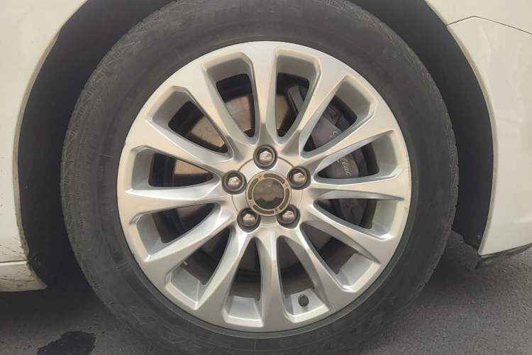 Used Cadillac XTS 2018 28T Tech Edition Right Front Wheel Hub