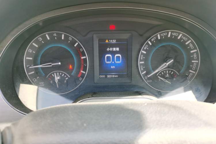 Used Haval H2 2017 Red-Label 1.5T Manual Two-Wheel Drive Luxury Model Odometer Close Up