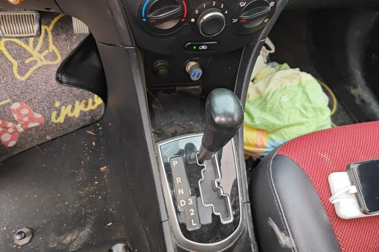 Used Hyundai Verna Ray 2014 1.4L Automatic GLX Gear Lever