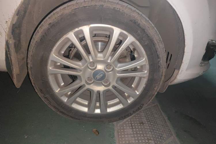 Used Ford Fiesta 2013 Sedan 1.5L Manual Fashion Edition
