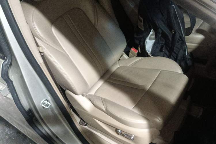 Used Buick GL8 2020 ES Land Cruiser 653T Flagship Model Right Front Seat