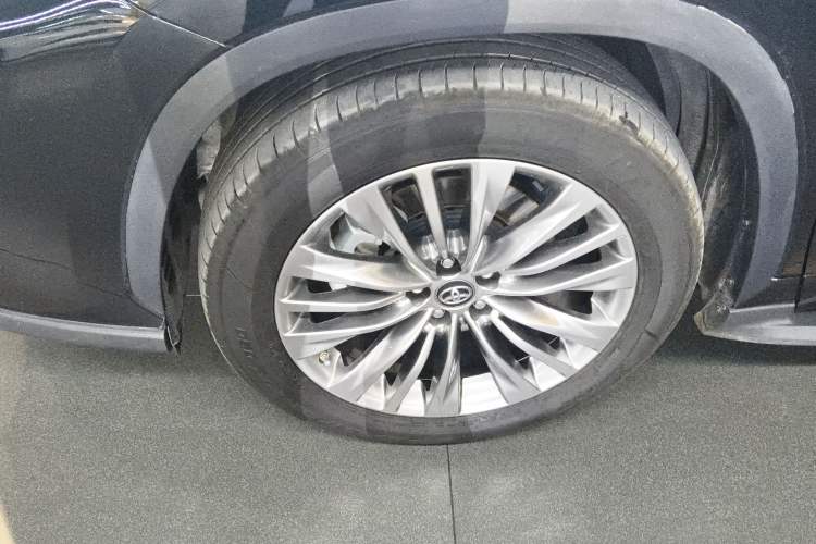 Used Toyota Highlander 2022 Dual-Engine 2.5L Four-Wheel Drive Supreme Edition 7-Seater Left Front Wheel Hub