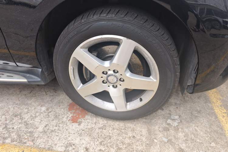 Used Mercedes-Benz M-Class 2015 ML 400 4MATIC Luxury Model Right Front Wheel Hub