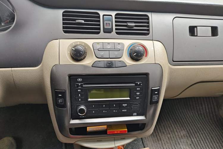 Used JAC Group Refine 2011 2.4L Colorful Journey Gasoline Standard Edition HFC4GA1-C
