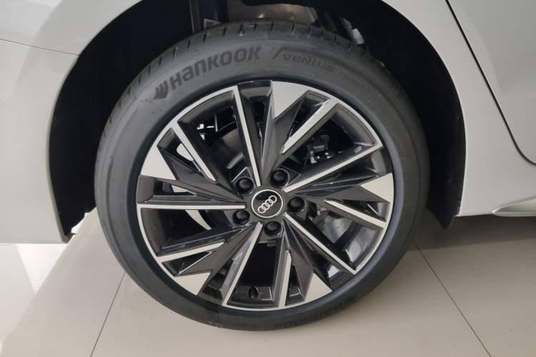 Used Audi A3 2026 A3L Limousine 35 TFSI Enjoyment Edition Right Rear Wheel Hub