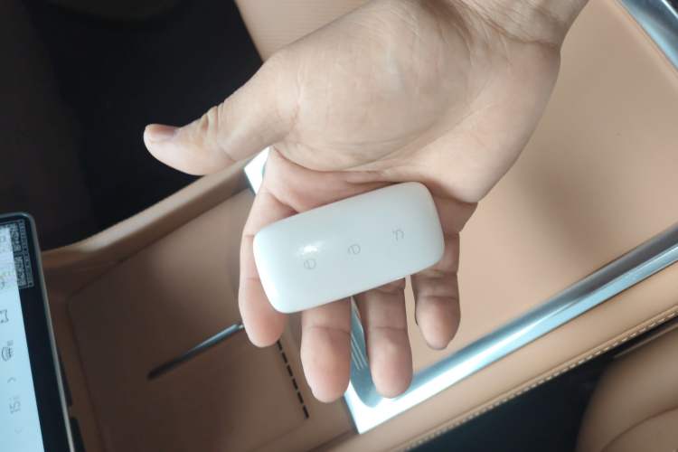 Used Geely Galaxy L7 2025 EM-i 115km Exploration+ Edition Vehicle Key