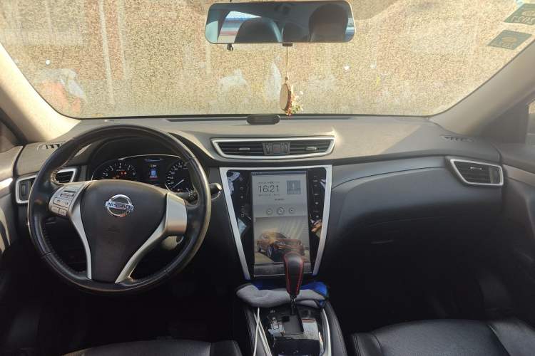 Used Nissan X-Trail 2015 2.0L CVT Comfort MAX Edition 2WD Center Console