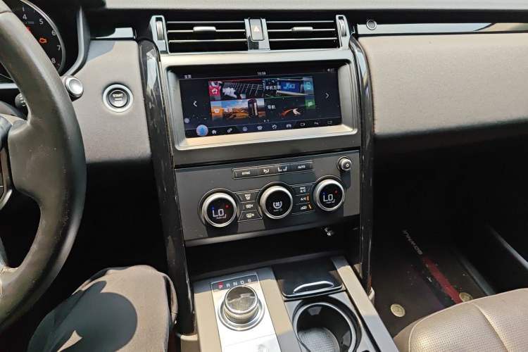 Used Land Rover Discovery 2017 3.0 SC V6 SE Audio And AC Panel