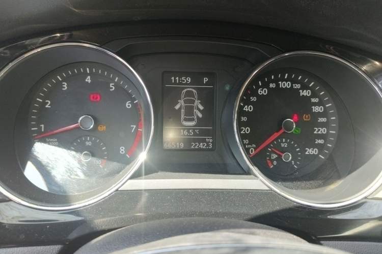 Used Volkswagen Sagitar 2017 230TSI Automatic Luxury Edition
