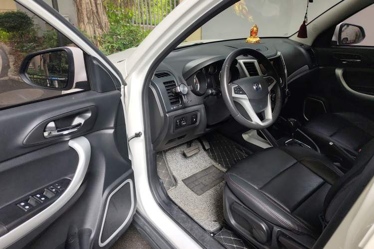 Used CHANGAN CS35 2016 1.6L Automatic Luxury Model China IV Standard
