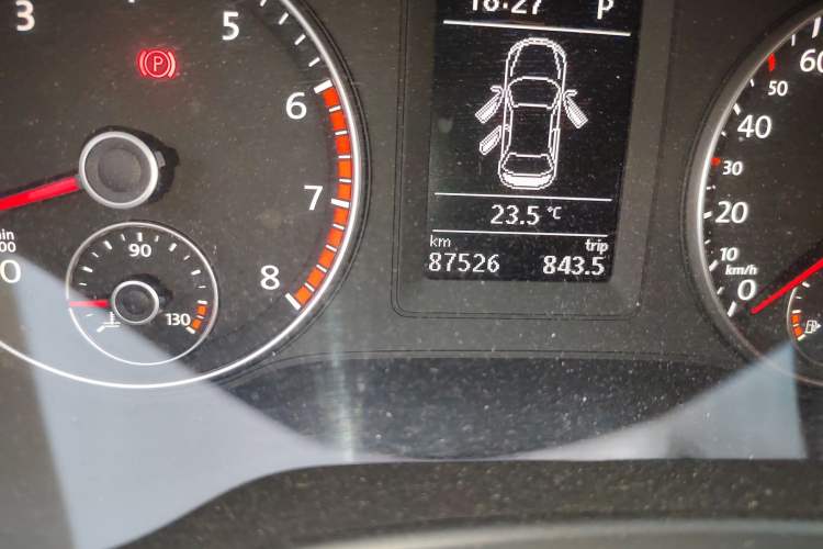 Used Volkswagen Sagitar 2014 1.4TSI Automatic Luxury Model Odometer Close Up