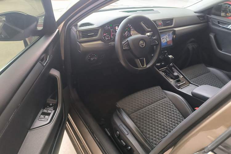 Used Skoda Superb 2016 TSI330 DSG Innovation Edition
