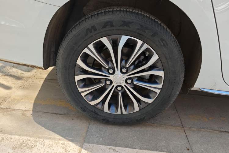 Used Buick GL8 2023 Facelifted Land Cruiser Executive Luxury Version
