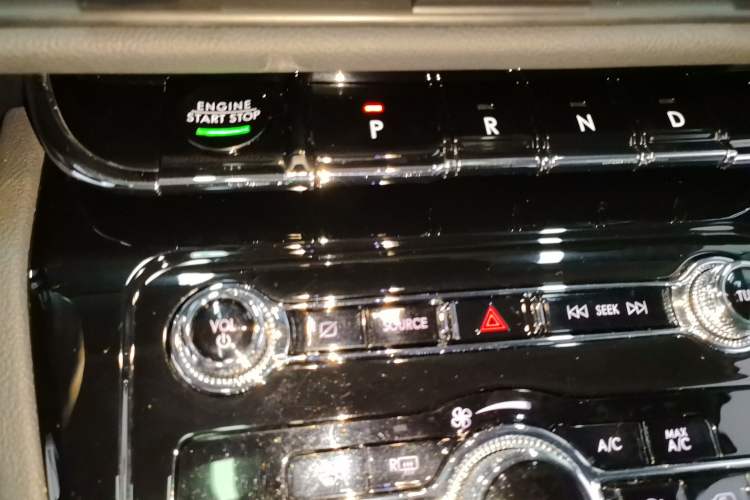 Used Lincoln Corsair 2022 2.0T Two-Wheel Drive Luxury Edition Gear Lever