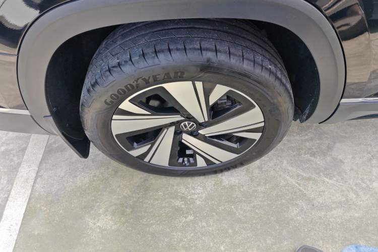 Used Volkswagen Teramont 2024 380TSI Four-Wheel Drive Prestige Luxury Edition Right Rear Wheel Hub