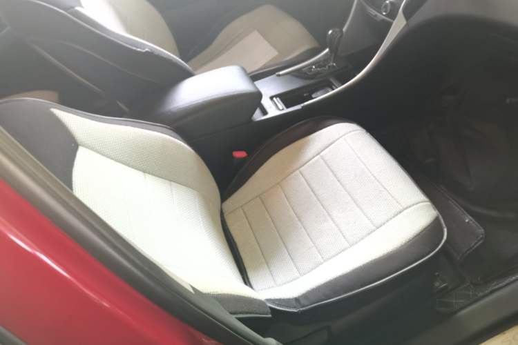 Used Hyundai Sonata 2011 2.0L Automatic Fashion Edition Right Front Seat