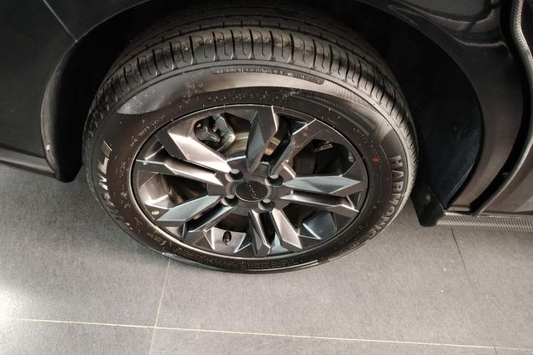 Used Dongfeng Aeolus Yixuan 2024 1.5L Automatic JingSu Edition Right Rear Wheel Hub