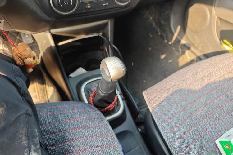 Used Nissan Sylphy 2016 Classic 1.6XE Manual Leading Edition Gear Lever