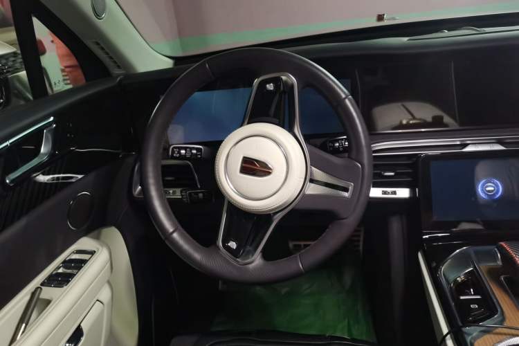 Used Hongqi E-HS9 2021 510 km Range Flagway Edition Six Seats Steering Wheel