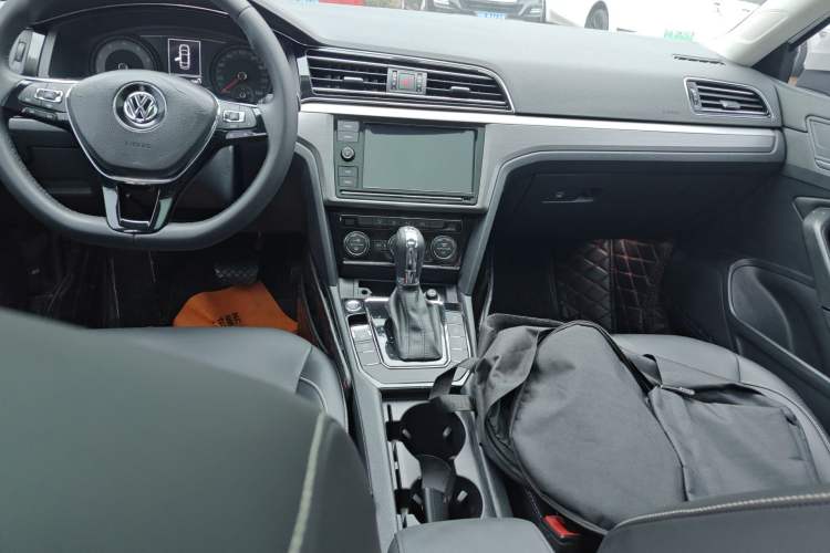 Used Volkswagen Lamando 2019 280TSI DSG Comfort Edition China VI standard Gear Lever