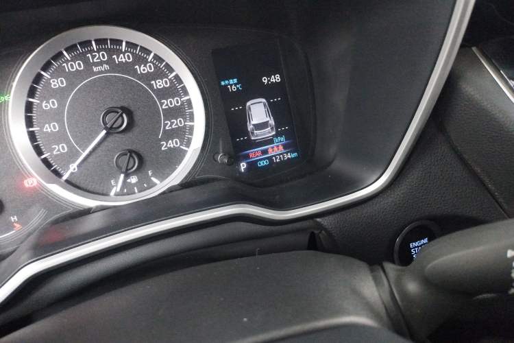 Used Toyota FRONTLANDER 2022 2.0L CVT Luxury PLUS Edition Odometer Close Up