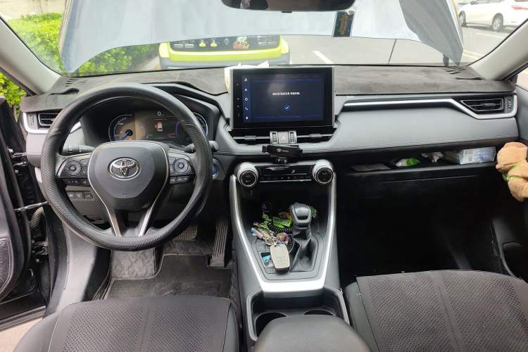 Used Toyota RAV4 2022 Dual-Engine 2.5L E-CVT Two-Wheel Drive Elite Edition Center Console