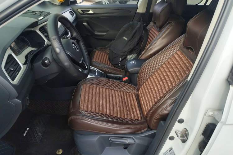 Used Volkswagen T-ROC 2019 230TSI DSG Two-Wheel Drive Fashion Edition China VI Standard Left Front Seat