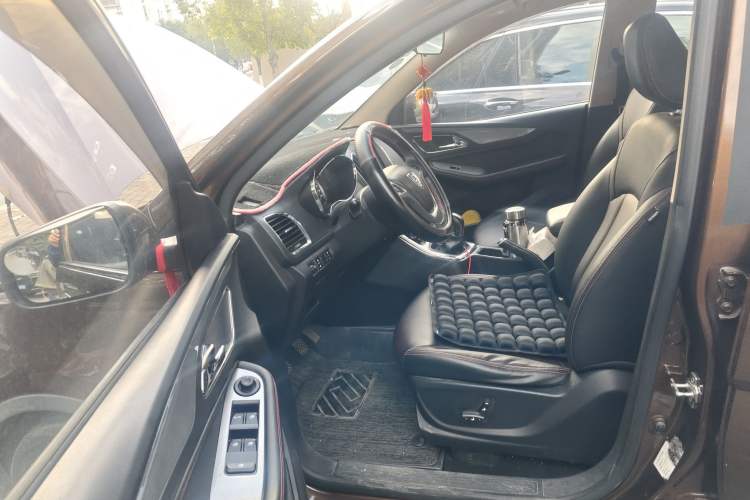 Used Baojun 560 2015 1.8L manual luxury version