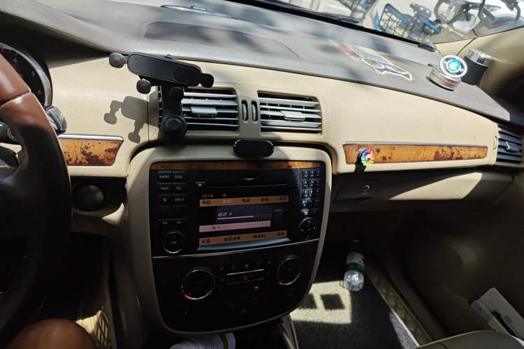 Used Mercedes-Benz R-Class 2010 R 350 L 4MATIC Audio And AC Panel