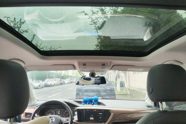 Used Volkswagen Tharu 2019 280TSI Two-Wheel Drive Luxury Version China VI Standard Headliner