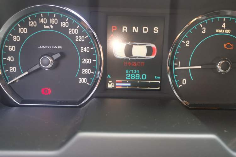 Used Jaguar XF 2015 XF 2.0T Prestige Edition Odometer Close Up