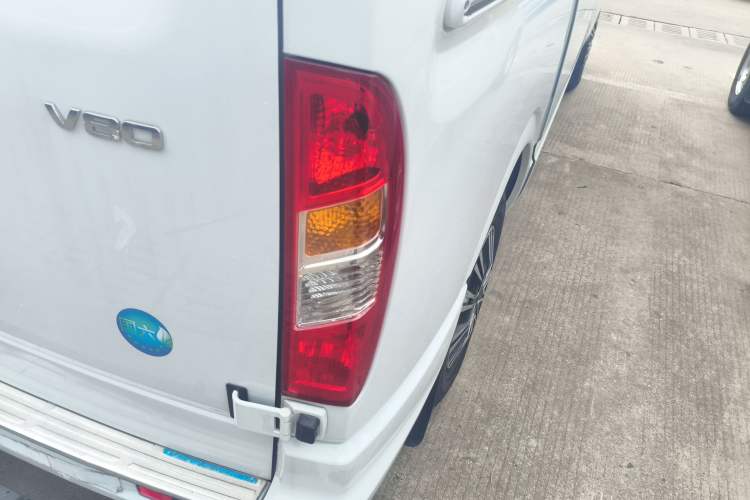 Used SAIC MAXUS Xintu V80 2023 2.0T Manual Classic Aoyuntong Short Wheelbase Ultra-Low Roof 5/6-Seater