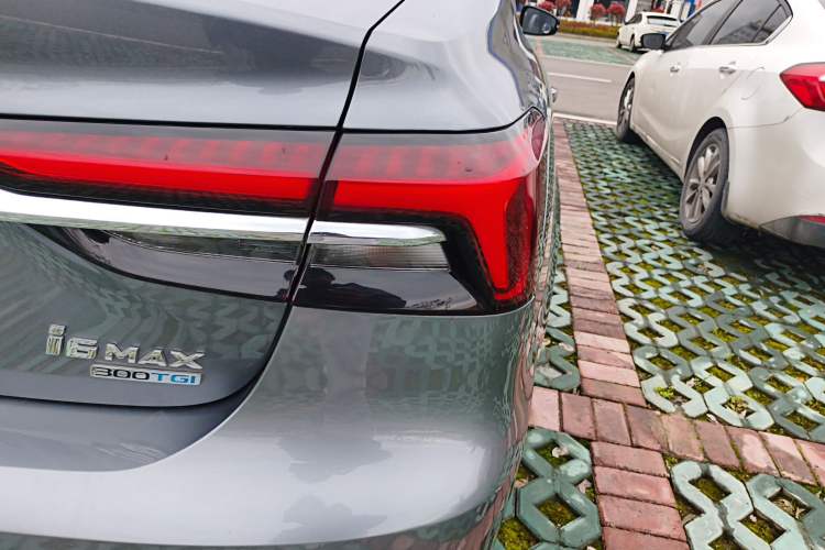 Used Roewe i6 MAX 2020 300TGI Automatic Sporty Cool Edition Exterior 3