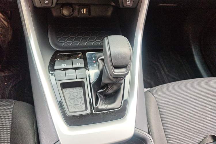 Used Toyota RAV4 2024 2.0L CVT Two-Wheel Drive Urban Edition