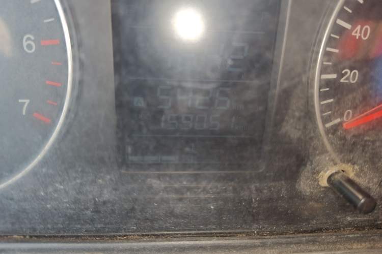 Used Dongfeng Fengon 370 2016 1.5L Manual Standard Edition SFG15-05 7 Seats Odometer Close Up