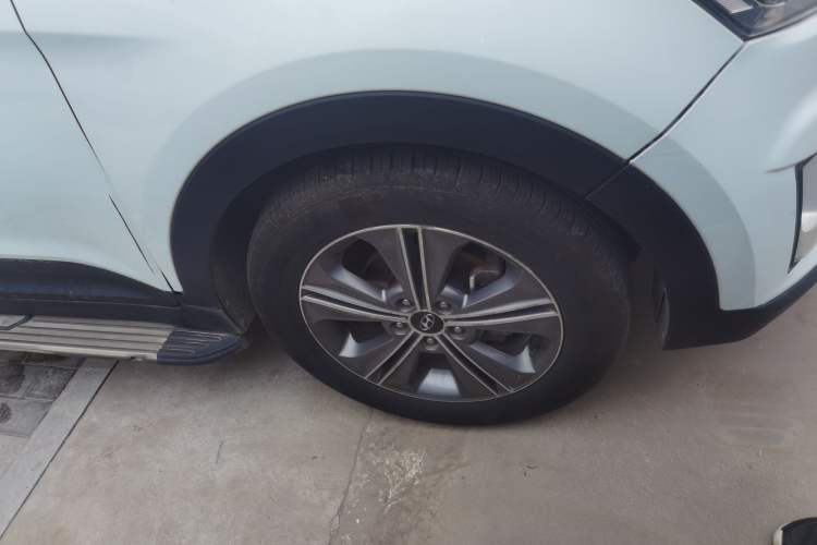 Used Hyundai ix25 2015 1.6L Automatic Two-Wheel-Drive Deluxe DLX Model Exterior 7