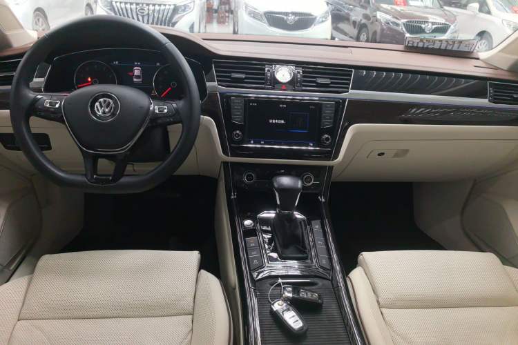 Used Volkswagen Phideon 2016 380TSI Two-Wheel-Drive Supreme Edition
