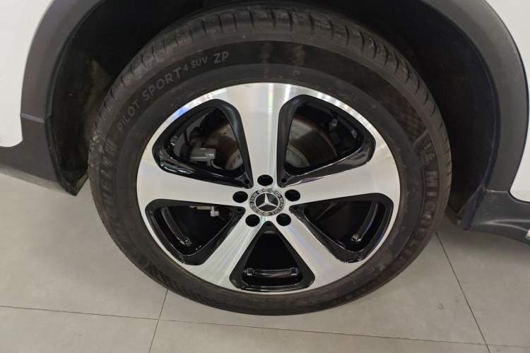 Used Mercedes-Benz GLC 2019 Facelift GLC 260 L 4MATIC Luxury Model
