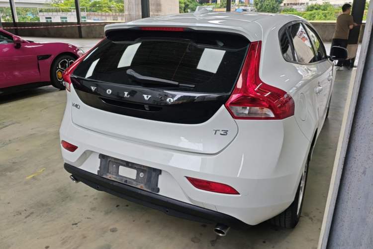 Used Volvo V40 2016 T3 Zhiyi Edition
