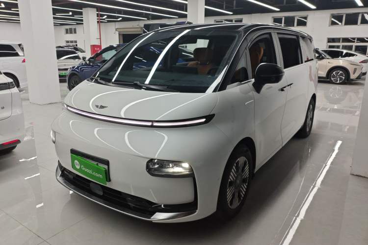 Used Geely Galaxy LEVC L380 2024 140-Degree 6-Seater All-Wheel-Drive Ultra