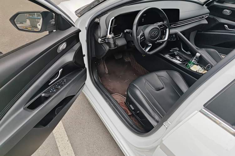 Used Hyundai Elantra 2022 1.5L CVT LUX Prestige Edition
