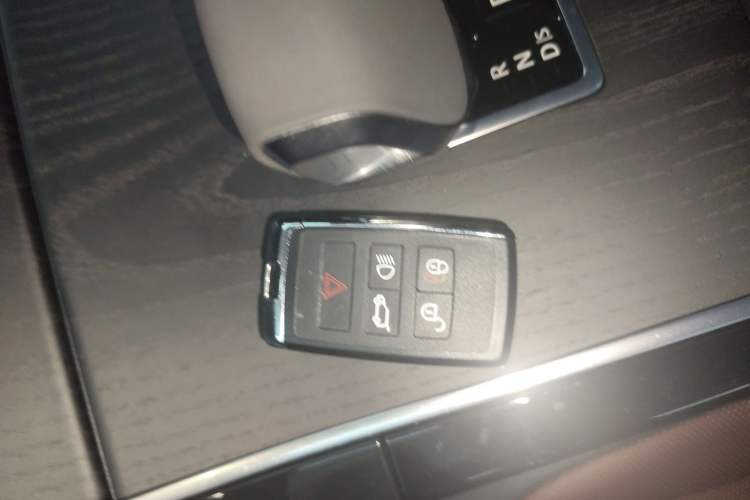 Used Land Rover Range Evoque 2024 Aurora L 249 PS Prestige Light-Chasing Edition
